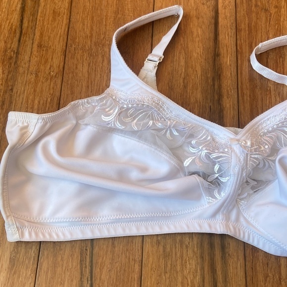 Glamorise White Wireless 54DD Bra - Picture 2 of 11